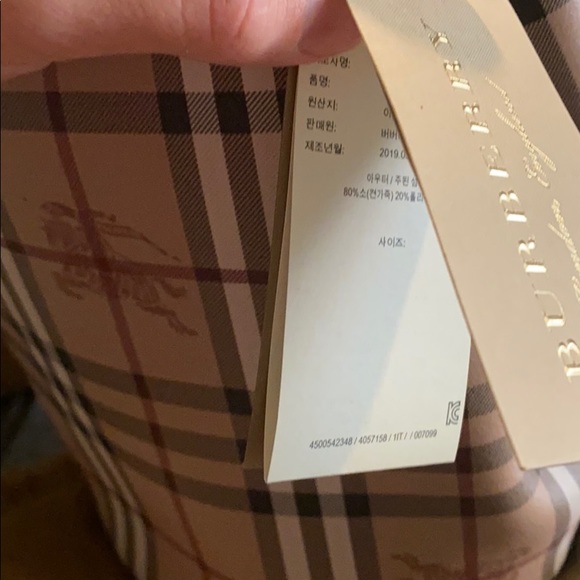Burberry bucket bag new with tags! - Picture 4 of 4